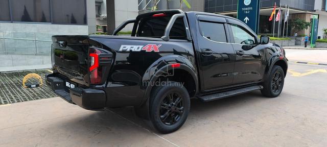 2022 Nissan NAVARA 2.5 V full loan waranty - 3