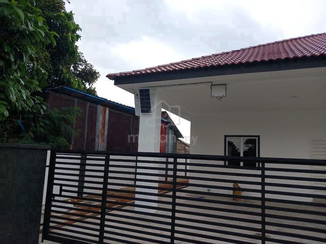 BIG ROOM NEW BANGALOW😊 FURNISH😊FEMALE 3 KM to TAIPING TOWN 1