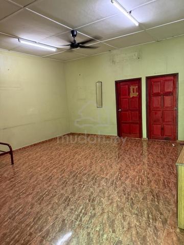 Permas Jaya shop Apartment 3 bedroom For Rent 1