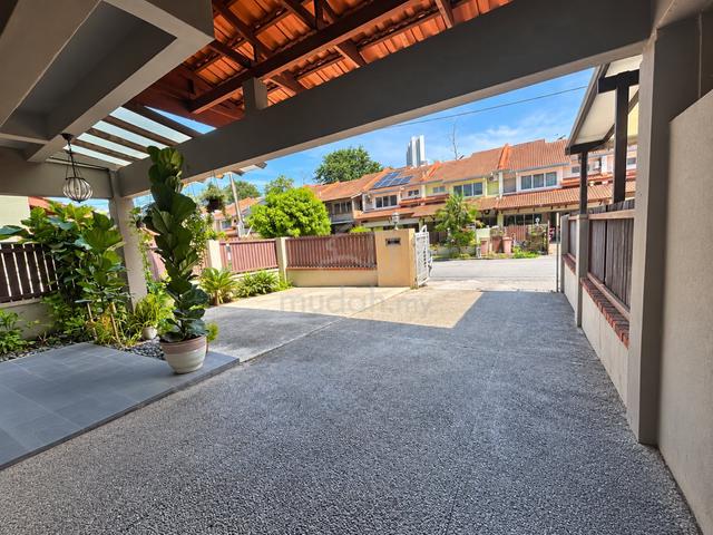 Double Storey End Lot   Extra Land @ Kota Damansara  1