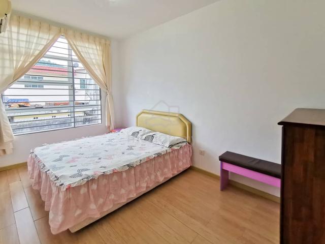 Female room for Rent 1
