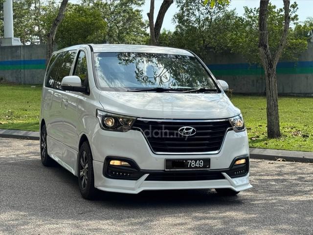 2018 Hyundai GRAND STAREX 2.5 ROYALE FACELIFT (A) - 3