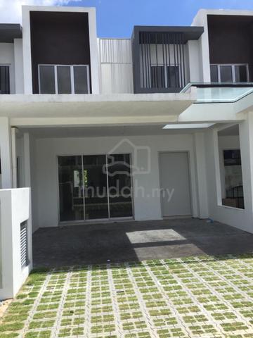 Five rooms Double storey terrace at Cybersouth 1
