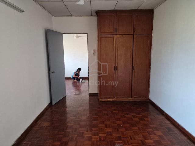 Flat PKNS Seksyen 8 Shah Alam 1