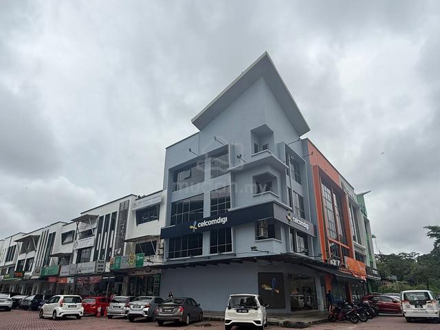 Danga Bay @ Jb Town 3 Storey Shop Of 1 st Floor Only Newly Painted 1