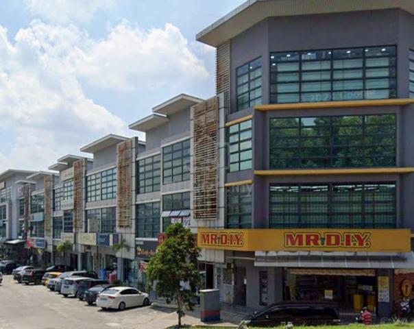 3 Storey Shop Lot For Sale At Bukit Serdang 1