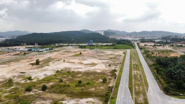 Strategic Location 11 Acres Commercial Land, Beside Mainroad Semenyih 1