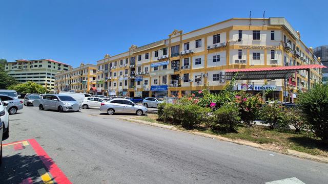 KK Damai Point Grd Floor Intermediate Corner Lot Shoplot for Rent 1
