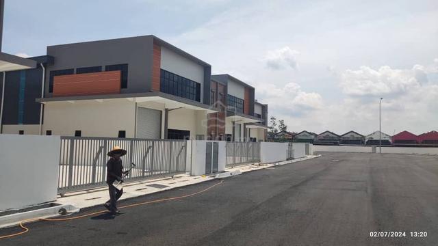 Nilai Taman Semarak Brand New Semi-D Factory for RENT 4