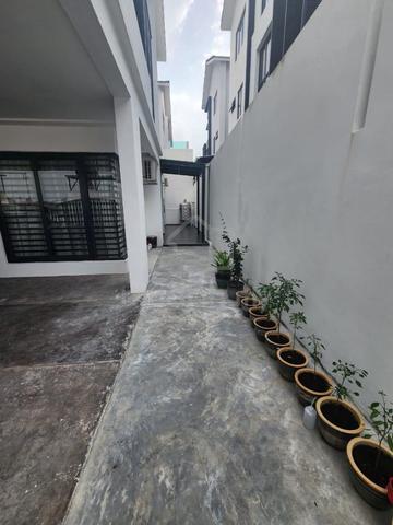 Rumah Berkembar Tiga Tingkat untuk Dijual di Bukit Mertajam 1