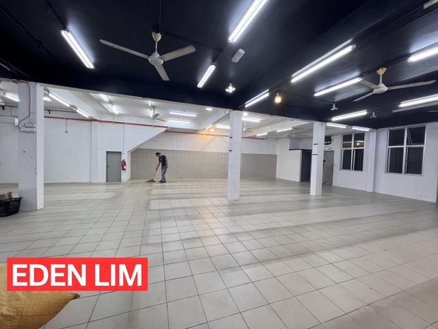 2 unit combine Shop Lot For Rent At Taman Desa Budiman Sungai Lalang 1