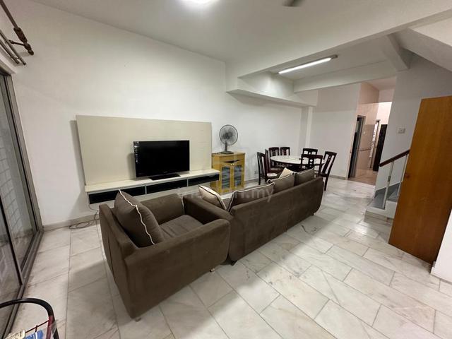 Taman Universiti Indah @ Seri Kembangan Double Storey good condition 1
