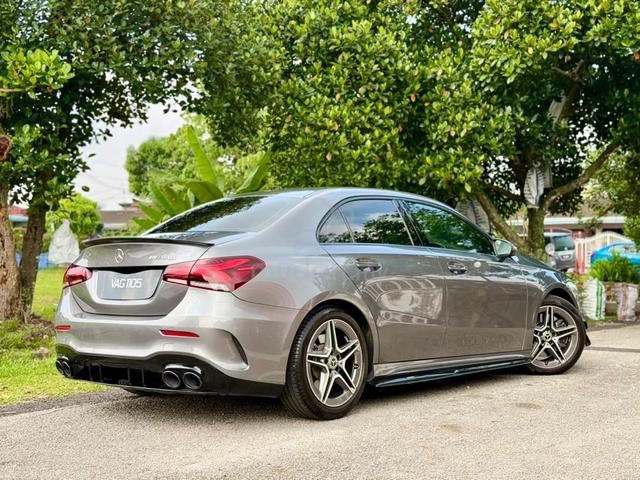 ON THE ROAD 2019 Mercedes Benz A-CLASS 2.0 - 4