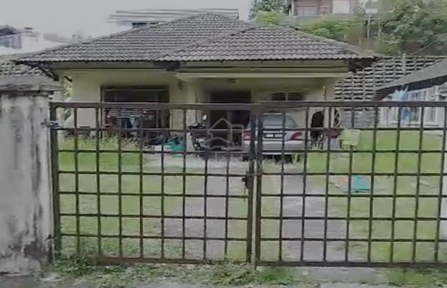 Single Storey Bungalow Jalan Anggerik Prima, Bukit Beruntung 🟢 Sewa 1