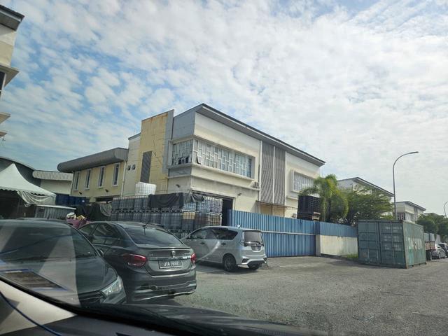 1 1/2 Storey Semi D Factory 1