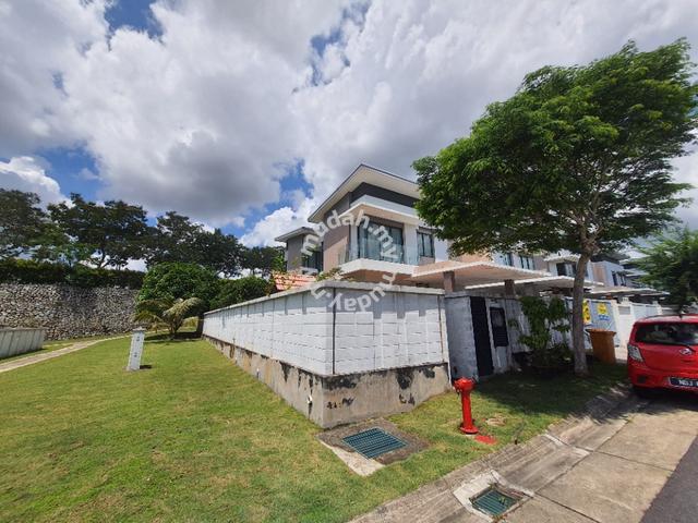 (END LOT UNIT ) 2 Storey Semi-D Aviva Green, Seremban 2 1