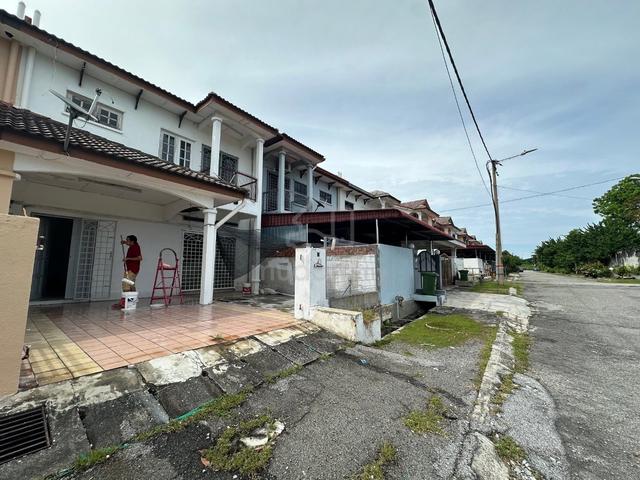Bercham double storey house for rent 1