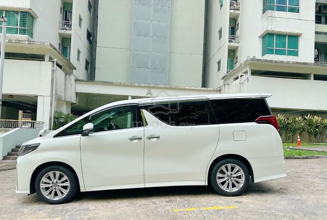 30k km Genuine 2022 Toyota ALPHARD 2.5 7 seater - 2