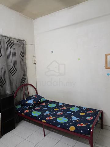 bilik female malay f/f sutramas puchong ioi near LRT 1