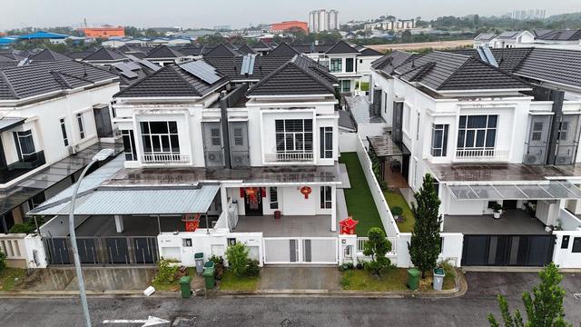 Setia Tropika 10 Double Storey Cluster 32x70 Renovated Furnished G&G 1