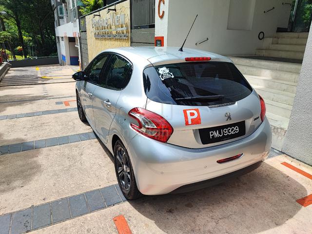 2015 Peugeot 208 1.6 VTi ALLURE (A) - 2
