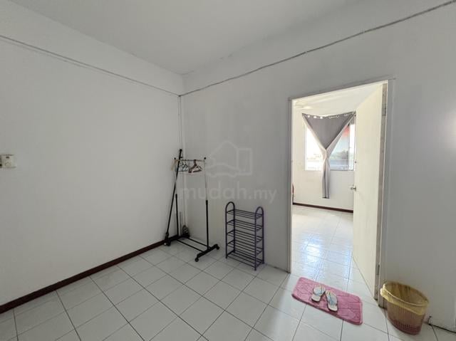 Room Only Regency Park Apartments 1