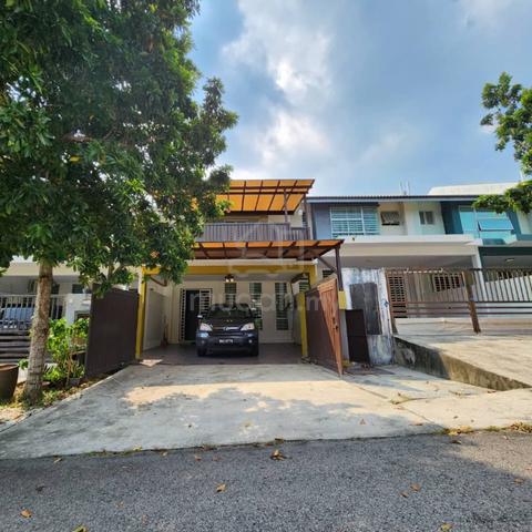 2 storey terrace renovated and decorated c/w balcony partial furnished 1