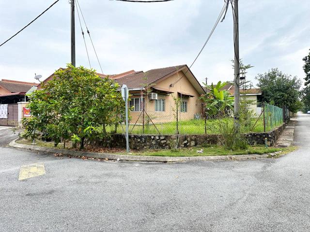 CORNER LOT& FACING OPEN Single Storey Terrace House at Taman Amansari 1
