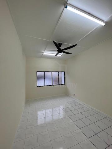 Puncak Jalil ❤️  Renovated Office ❤️  Seri Kembangan Putra Pemai Bukit 4