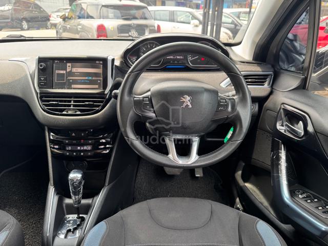 Peugeot 208 1.6 VTi ALLURE (A) Hatchback - 5