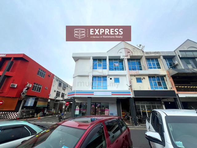 Triple Storey Corner Shoplot at Saberkas Commercial Centre, Miri 1