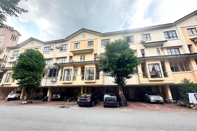 FREEHOLD Townhouse 3 Storey Prima Court Ukay Prima Saujana Melawati KL 1