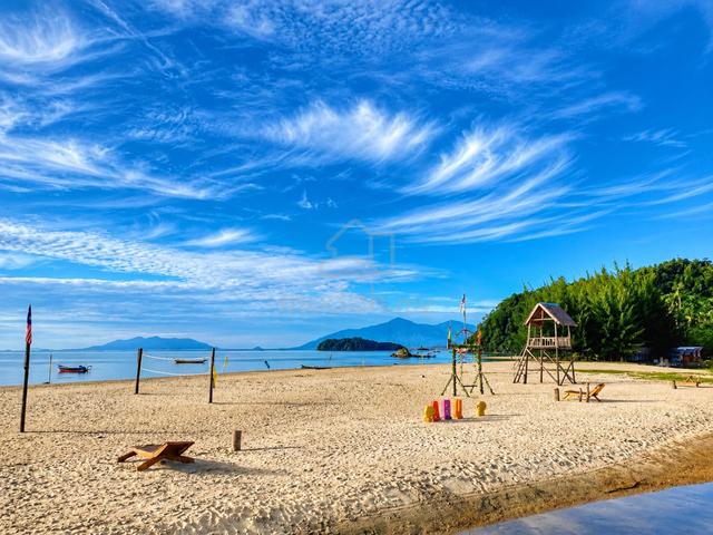 4.3 Acres Beach Front Land @ Sematan Lundu, Near Roxy Beach Resort 1