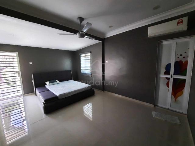 Master Room with Toilet & Balcony 1