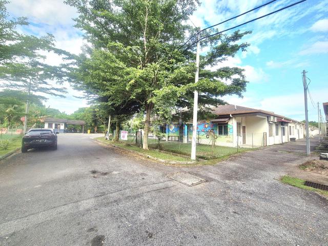 CORNER LOT FREEHOLD 3197ft Single Storey House Semenyih Permai 4