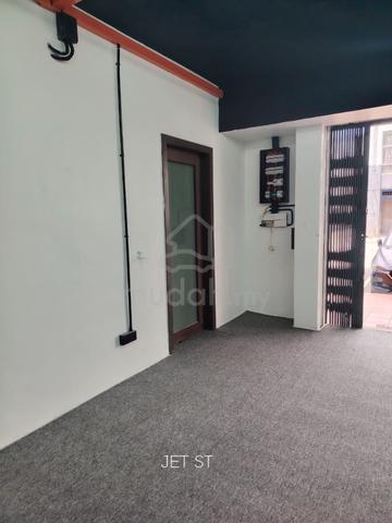 Vacant Now Refurbished & Renovate Gound Floor Shoplot Bdr Puteri Klang 1
