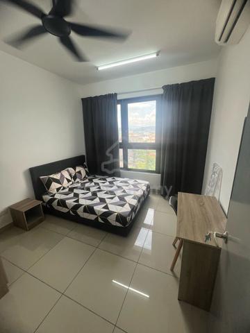 M Vertica Bigger Middle Room For Rent- Mixed Gender Only 1