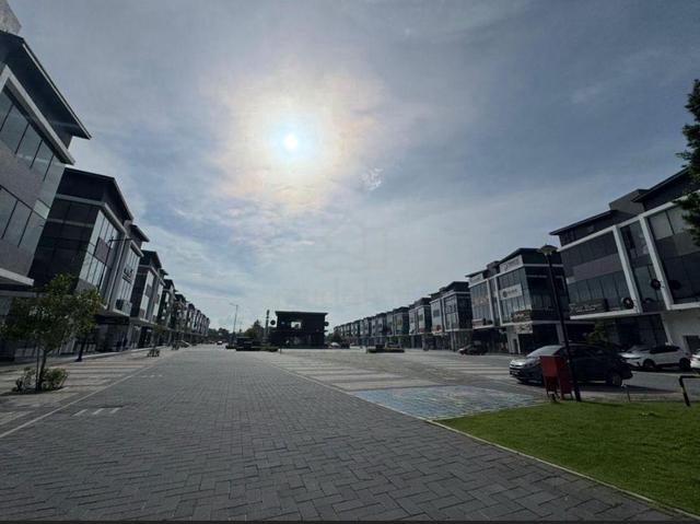 Ground Floor Commercial Shoplot For Rent @ Iconic Point, Simpang Ampat 1