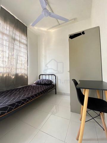 Single w/AC WiFi 5min LRTMRT near UM 1