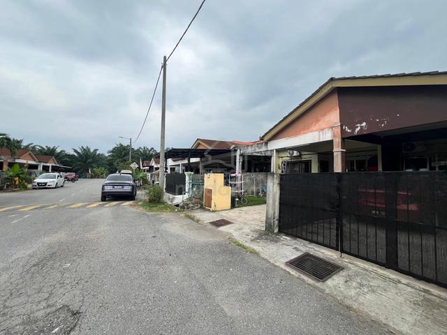 Rumah Teres tengah, satu tingkat di Taman MurniMas dekat KLIA 1