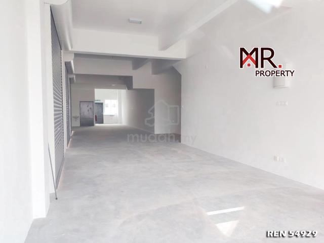 CORNER LOT @ Triple Storey Shop Lot BPJ Business Park FOR RENT 1