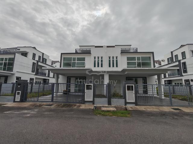 NICE NEWEST 3 Storey Semi D 5R4b 3200 sqft Taman Klebang Utama Melaka 1