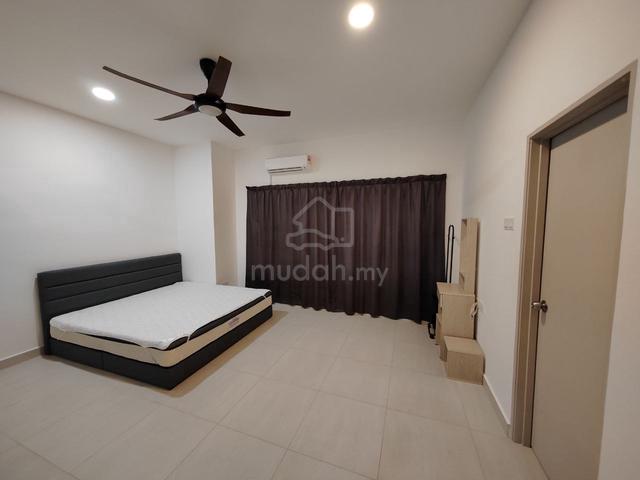 Fully Furnished MASTER Bedroom ( Spacious ) for professional female 1