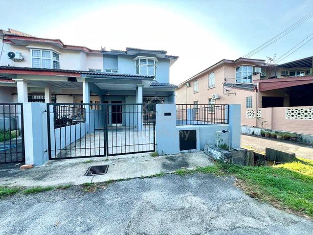 [End Lot] 2 Storey, Taman Dahlia @ Salak Tinggi, Sepang - Facing Taman 1