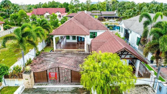Rumah Banglo Kg. Meraga Beris, Kijal, Kemaman 1