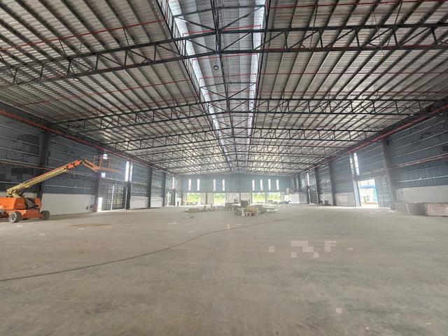 Rawang warehouse with loading dock ,easy acess 40 feet container 1