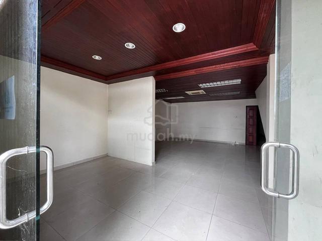 Triple Storey Shoplot @ Cheng, Melaka — For Rent 1