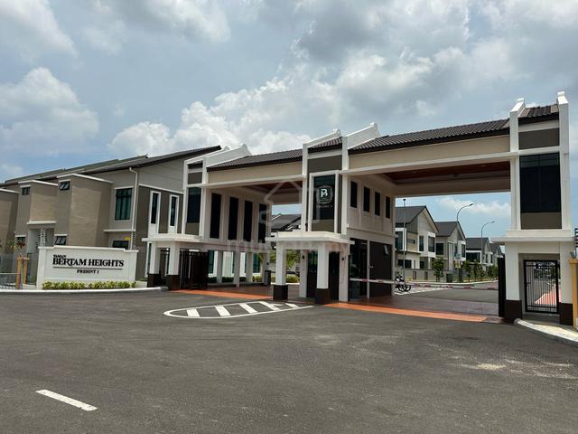Freehold 2 Storey Terrace Swimming Pool Gated Guarded Melaka BMV 1