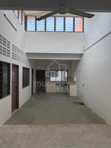 Single Storey Terrace Intermediate Taman Chip Aik Templer Rent 1