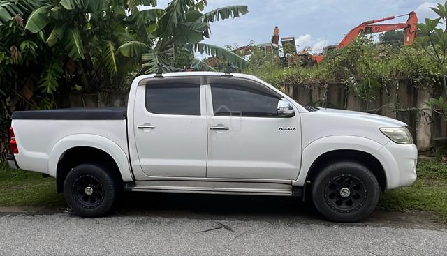 2012 Toyota HILUX 2.5 G (A) - 3